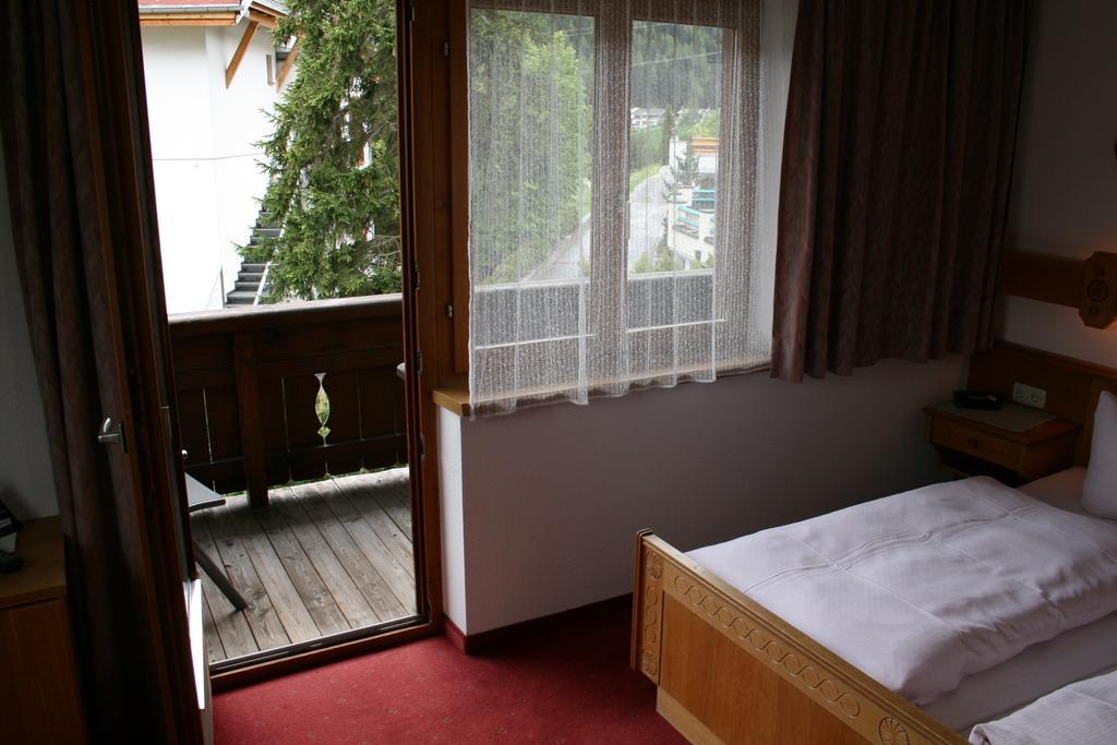 Haus Oberland Bed & Breakfast Sankt Anton am Arlberg Exterior photo