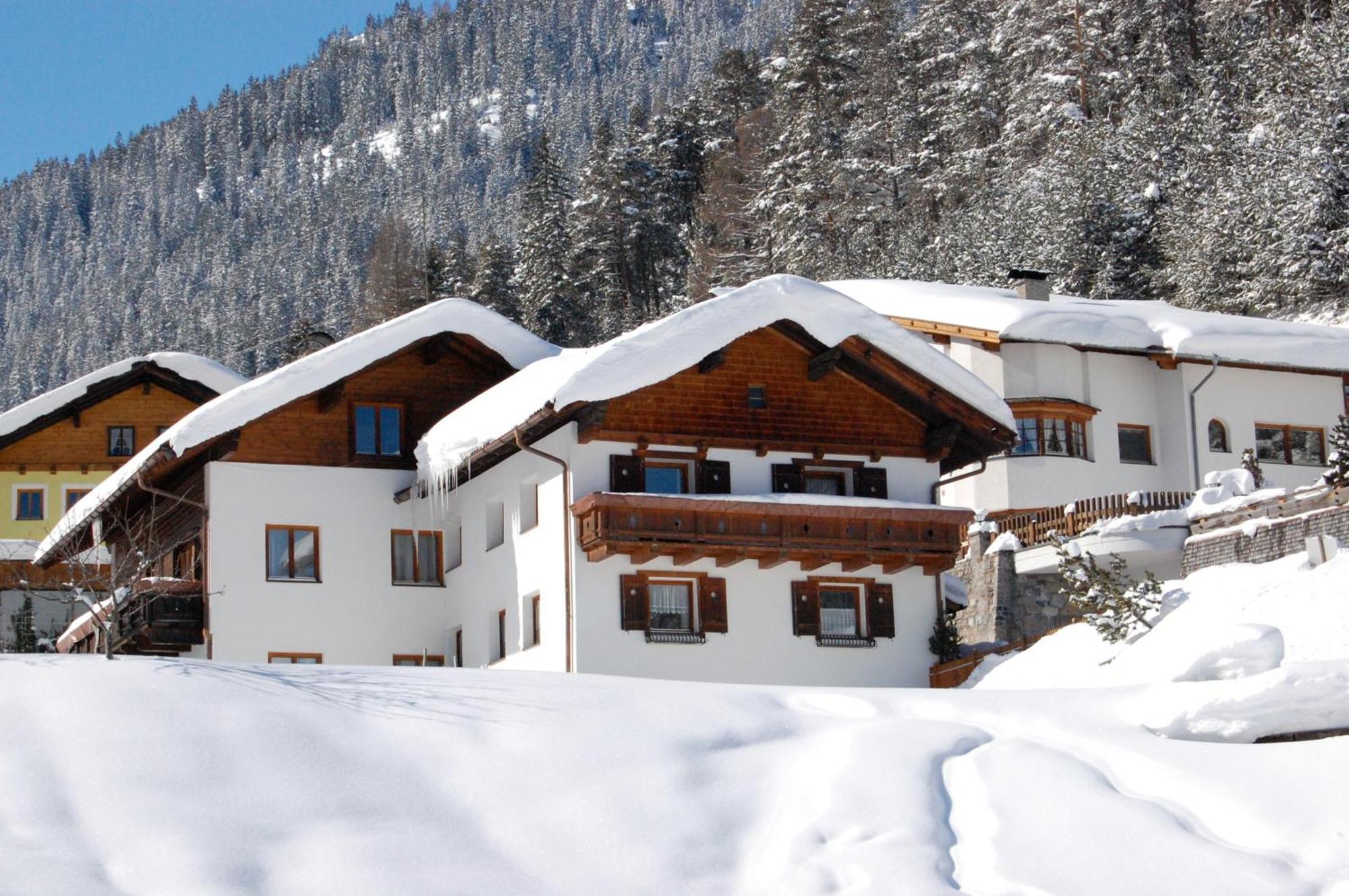 Haus Oberland Bed & Breakfast Sankt Anton am Arlberg Exterior photo