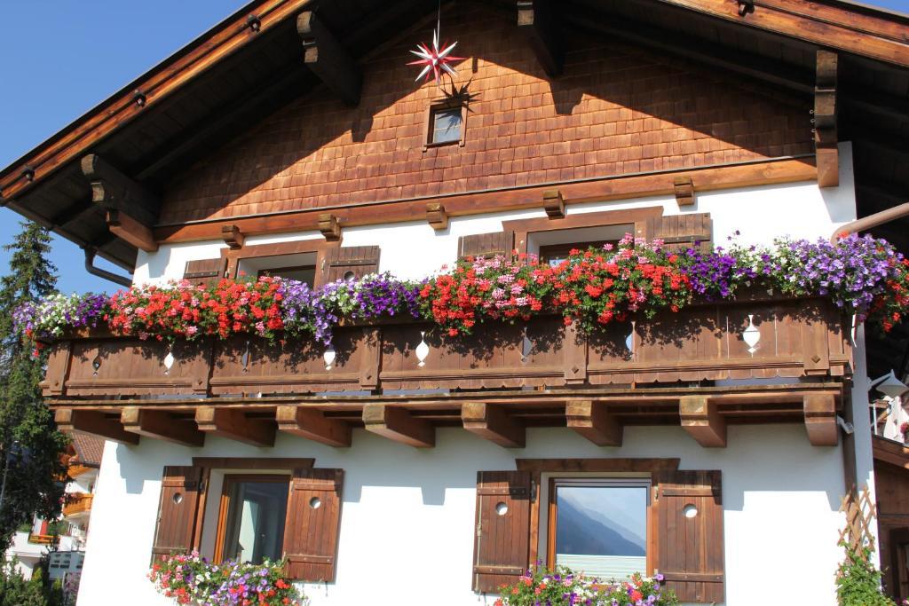 Haus Oberland Bed & Breakfast Sankt Anton am Arlberg Exterior photo